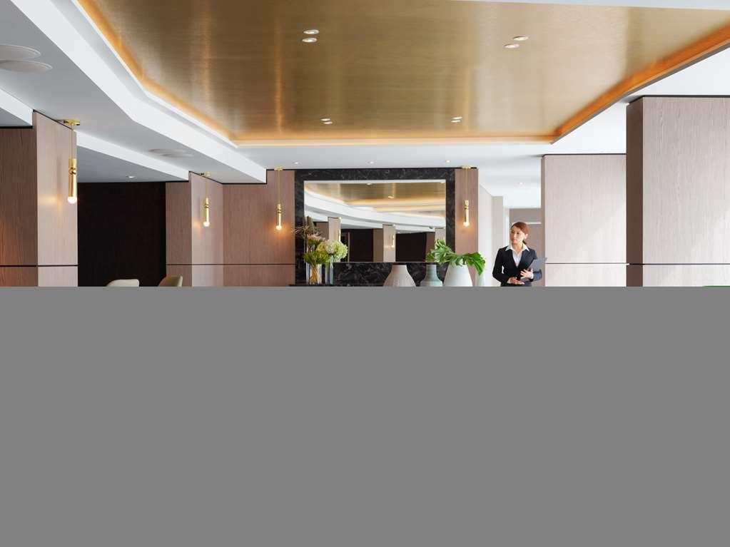 The Star Grand Hotel And Residences Sidney Restaurante foto The lobby of the hotel